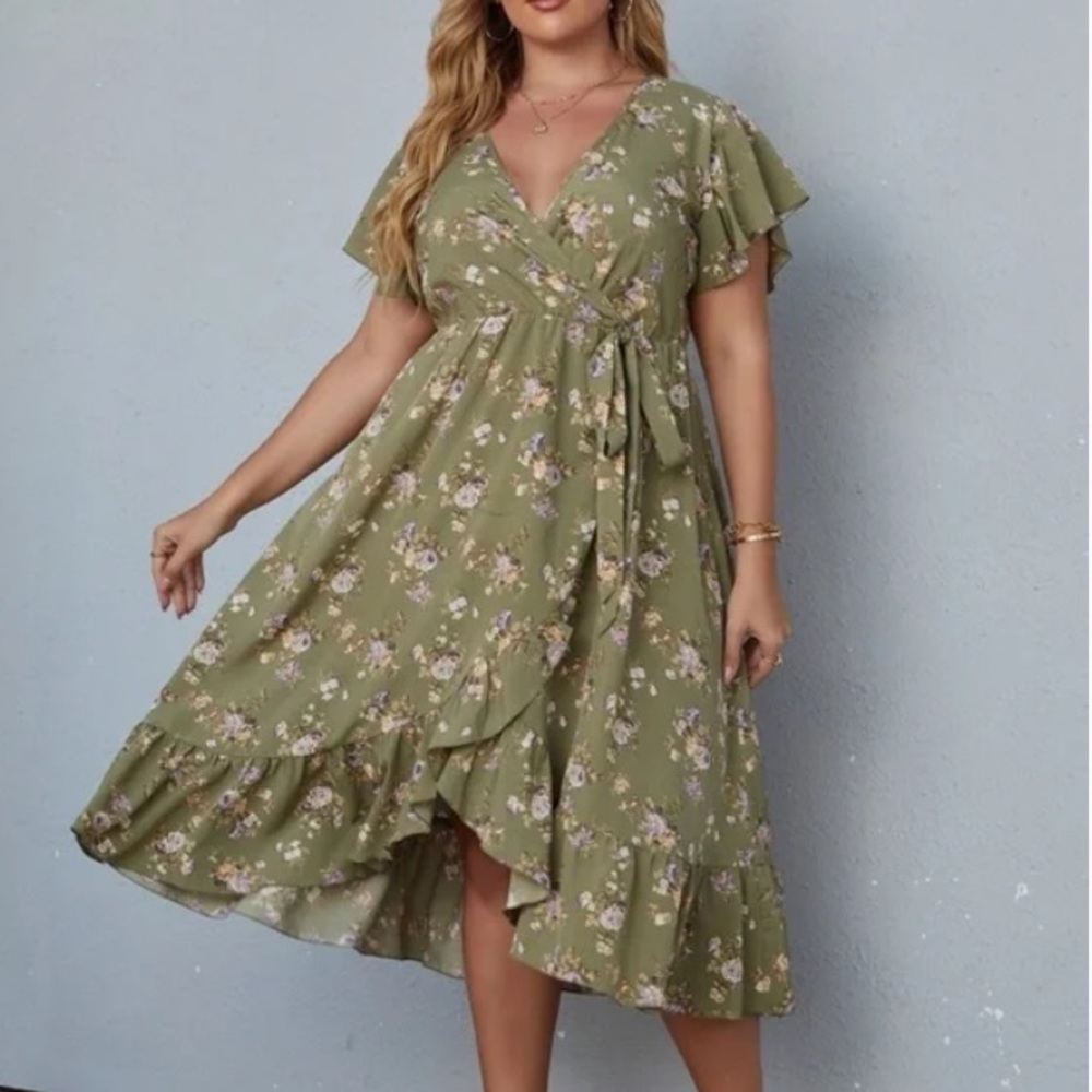 Boho Plus Black floral Print Butterfly Sleeve Maxi Dress - Picture 3 of 12